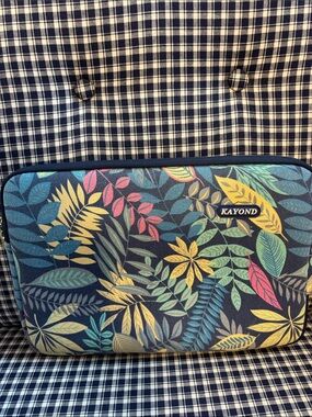 KAYOND water resistant Floral Laptop Sleeve in Multi-Color